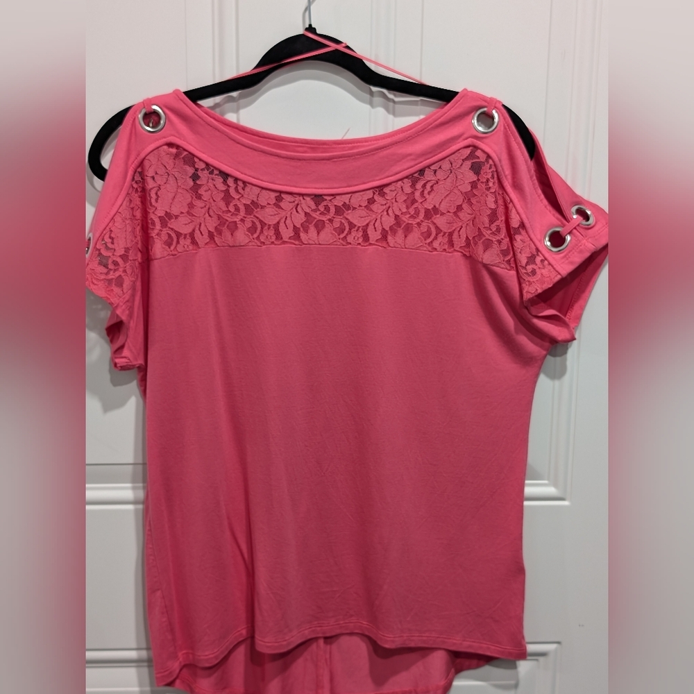 Cable & Gauge Pink Lace Accent Blouse With Grommets Small